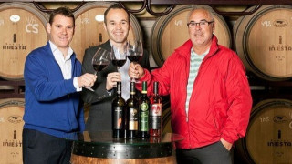 Πακετάρει τα… κρασιά του και φεύγει για Κίνα ο Ινιέστα!