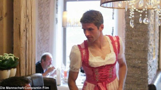 Η... γκαρσόνα Μίλερ και ο γκολφέρ Σβαινστάϊγκερ (pics+video)