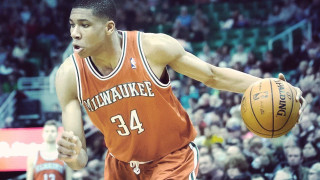 Το τρομερό κάρφωμα του Αντετοκούμπο ! (VIDEO)