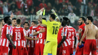 Βασικός παίκτης του Ολυμπιακού γέμισε με λουλούδια τον Βέρτη   