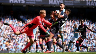 Όρθια στο «Έτιχαντ» η                  Χάντερσφιλντ