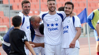 Της κακομοίρας: Επιστρέφει ωραίος,    αλλά χρεωμένος