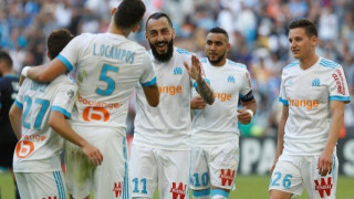 Σφραγίζει                    το εισιτήριο η Μαρσέιγ