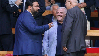 Εχοντας τη    διαιτησία           έφτασε στον τελικό