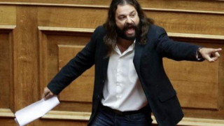 Οι απίστευτες δικαιολογίες του Μπαρμπαρούση για το επεισόδιο στη Βουλή