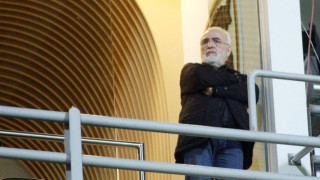 Απορούμε                        κι εξιστάμεθα πολλαπλώς…