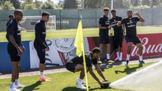 Ο Στέρλινγκ μπουγέλωνει τους συμπαίκτες του στην προπόνηση! (pics)