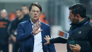 Εχει (άλλη)  δουλειά ο                        Μίχελ…