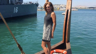 Η Μανωλίδου έπεσε στη θάλασσα μετά την αποβίβασή της από... Τριήρη!