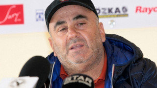 Ετοιμάζει         νέα    ολομέτωπη          επίθεση!