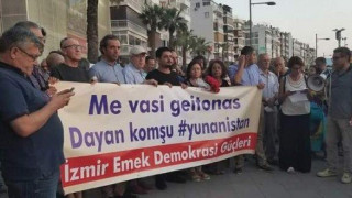 Εκδήλωση συμπαράστασης από Τούρκους της Σμύρνης - «Κρατάτε γείτονες»