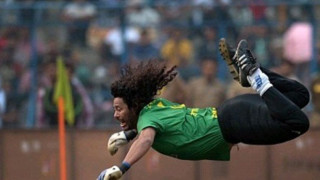 Χτύπησε οπαδό ο Χιγκίτα                                          (vid)