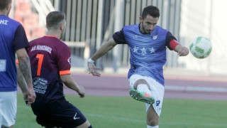 Ενα βήμα πριν από       τις υπογραφές με Καραντασιάδη