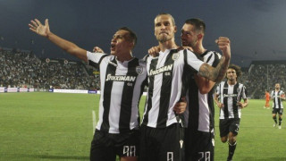 Με το «δεξί» και με τη σκέψη στο ραντεβού με την ιστορία