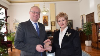 Ετοιμάζεται      μεγάλη      τράμπα    Μαρσέλο   -    Άλεξ Σάντρο