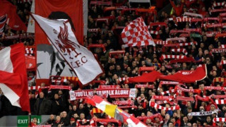 Κατάμεστο το Άνφιλντ με Ερυθρό                    Αστέρα (pic)