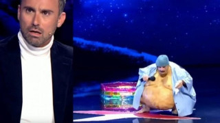 Ελλάδα έχεις ταλέντο: «Πάγωσαν» όλοι με τον άνθρωπο - κοτόπουλο
