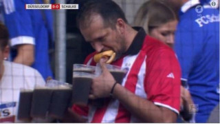 Ο καλύτερος                        σερβιτόρος των γηπέδων (pic)