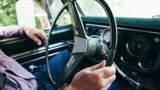 Χαράτσι 108 ευρώ σε ηλικιωμένους                               οδηγούς