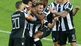 Στα χαρακώματα                                         σε δυο… μέτωπα