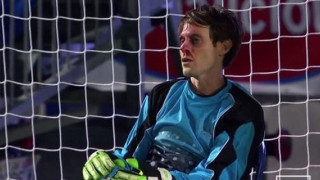 Απέκρουσε πέντε πέναλτι με το... πρόσωπο (video)