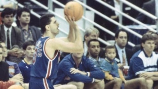 ΕΚΠΛΗΚΤΙΚΗ ΦΩΤΟΓΡΑΦΙΑ! Ποιος ΝΒΑer είναι ο μικρός που θαυμάζει τον Ντράζεν