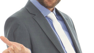 Ελληνας ηθοποιός μήνυσε την google γιατί τον βγάζει gay! 