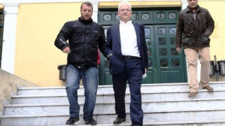 Κλειστά στόματα!