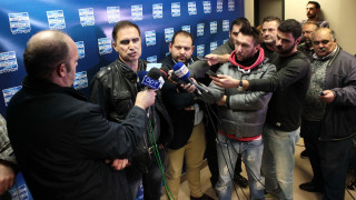 Για μερικά δευτερόλεπτα σιγής