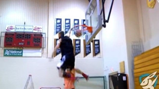 Το κάρφωμα... Σκορπιός! (VIDEO)