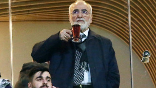 Ο Ιβάν ανοίγει                τον φάκελο των ανανεώσεων