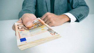 Τον Γενάρη                               η αύξηση του κατώτατου μισθού
