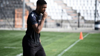 Ο Τσούμπα Άκπομ και… η                          λονδρέζικη αργκό (vid)