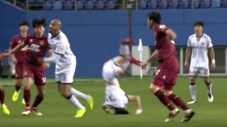 Σκληρό video: Έσπασε ο αυχένας ποδοσφαιριστή στην Κορέα (vid)