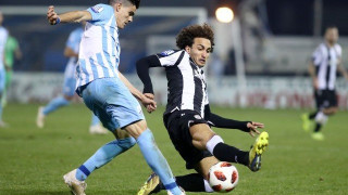 Θέαμα ή                            τίτλος;  Και τα δύο;