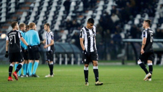 Σε μια νύχτα-ντροπή σιωπάς γιατί χάνεται και η έννοια της συγνώμης