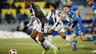 Παίζει         σε                       πολλά ταμπλό