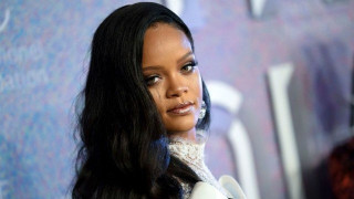 H Rihanna υποδέχθηκε το 2019 με το βαθύτερο ντεκολτέ! (ΦΩΤΟ)
