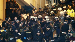 Επίθεση των οπαδών της ΑΕΚ σε Σαββίδη, του πέταξαν σπασμένα μπουκάλια