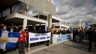 Αγρότες έκλεισαν το τελωνείο του Προμαχώνα για τη Συμφωνία των Πρεσπών