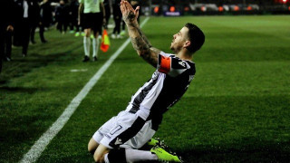 Επαναστάτης και                        τιμωρός  βλέπει μόνο... μπροστά