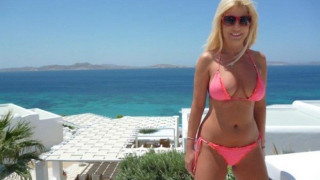Το ντεκολτέ της Μπεζεντάκου προκαλεί καρδιακά! (pics)