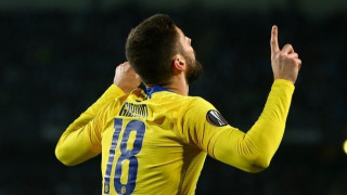 Με το ένα πόδι             στους «16» Τσέλσι και Νάπολι