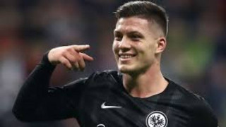 Εξετάζει Γιόβιτς η                   Μάντσεστερ Σίτι