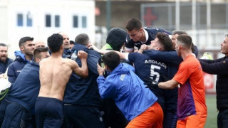 Μετέτρεψαν σε ρινγκ το γήπεδο οι παίκτες Ατρομήτου και Απόλλωνα (pics)