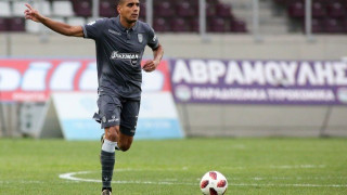 Ό,τι δεν                φθάνουν, το κάνουν κρεμαστάρι!