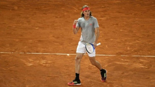 Υποκλίθηκε στον  Τζόκοβιτς ο               Τσιτσιπάς!