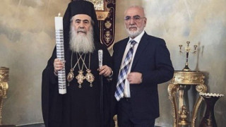 353 κεριά για τη Γενοκτονία των Ποντίων από τον Ιβάν Σαββίδη (vid)