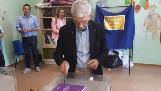 «Είμαι νιόπαντρος, πολιτική ευγένεια τα ψηφοδέλτια που πήρα» (vids)