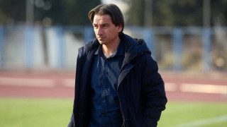 «Στέρεες βάσεις - Διαφορετική ομάδα από τις προηγούμενες»